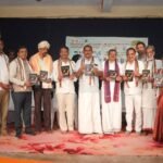 ಡಾ.ಕಯ್ಯಾರ ಕಿಞ್ಞಣ್ಣ ರೈ ಜಯಂತಿಯಲ್ಲಿ ಅಝೀಝ್ ಬೈಕಂಪಾಡಿ ರಚಿತ ಬ್ಯಾರಿ ಭಾಷೆ ಪಡಿಕೊರು ಕೃತಿ ಹಂಚಿಕೆ.