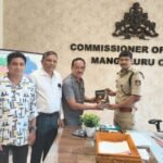 ಇಲಾಖೆಗಳಲ್ಲಿ ಸಂವಹನ: ಆಯುಕ್ತರ ಕಚೇರಿಗೆ ಬ್ಯಾರಿ ಭಾಷೆ ಪಡಿಕೊರು ಕೃತಿ ವಿತರಣೆ.